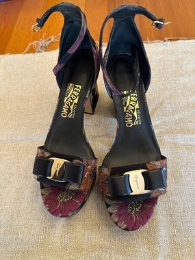 NWT Salvatore Ferragamo Floral Platform Sandal Size 9W